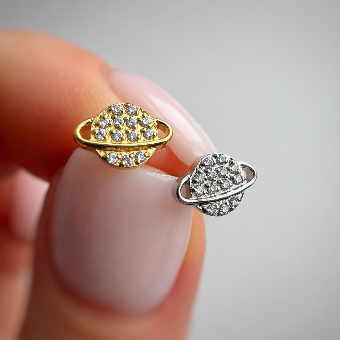 LABRET DO PIERCINGU UCHA PLANETA Z CYRKONIAMI -KOLCZYK TYTANOWY,ZŁOTY