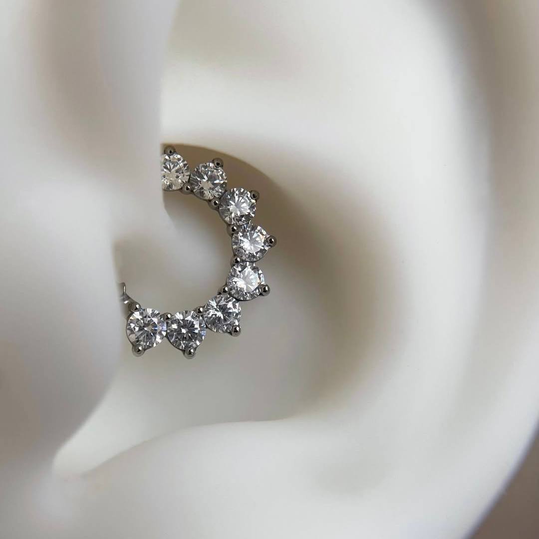 CLICKER srebrny z bialymi cyrkoniami Kolczyk PIERCING tytanowy G23