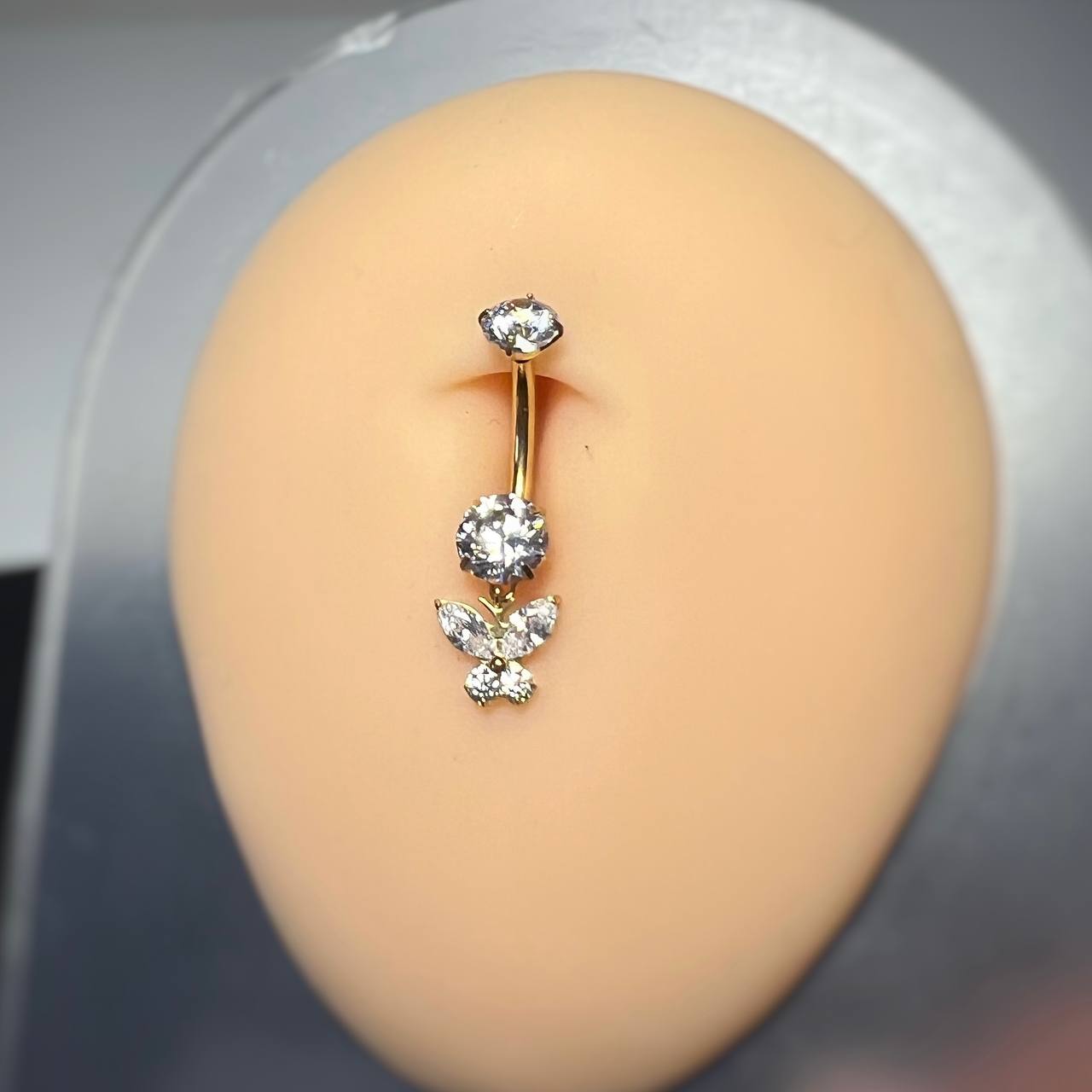 Tytanowy KOLCZYK do pępka z motylkiem, cyrkoniami Złoty