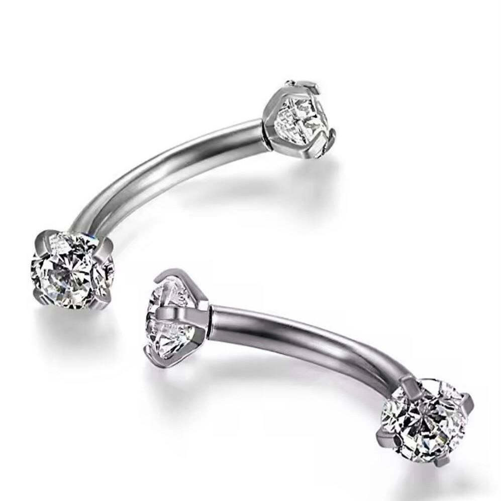 Kolczyk BANAN z białą cyrkonią – tytan G23 Srebrny