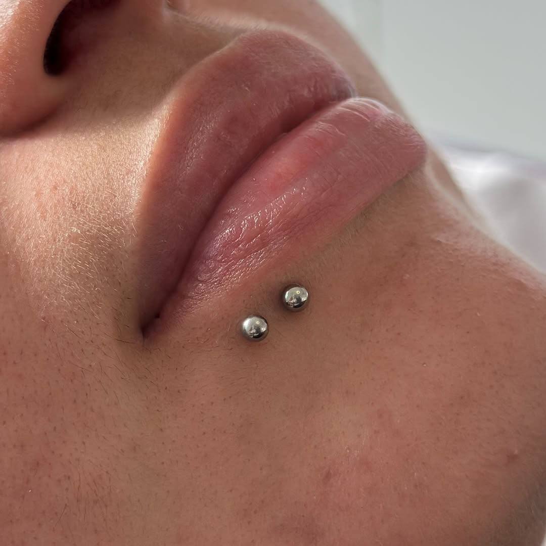 LABRET DO PIERCINGU TYTANOWY Z KULKĄ – GWINT ZEWNĘTRZNY,SREBRNY