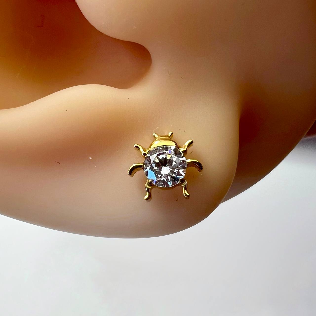 Kolczyk do piercingu Pająk z cyrkonią – tytan ASTM F-136 złoty labret