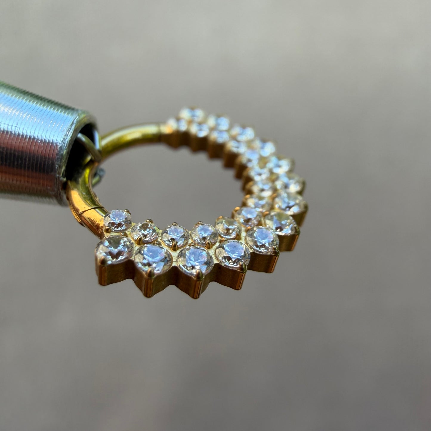 Kolczyk PIERCING  tytanowy CLICKER złoty z cyrkoniami w dwóch rzędach