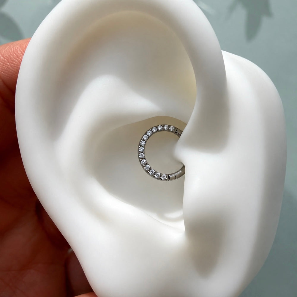 KOLCZYK CLICKER DO PIERCINGU UCHA Z CYRKONIAMI