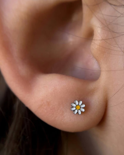 KOLCZYK DO PIERCINGU UCHA LABRET STOKROTKA Z CYRKONIĄ ,  SREBRNY