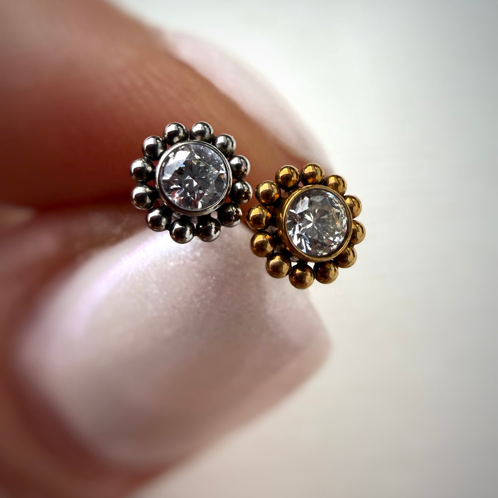 KOLCZYK LABRET Z TYTANU Z CYRKONIĄ –SREBRNY