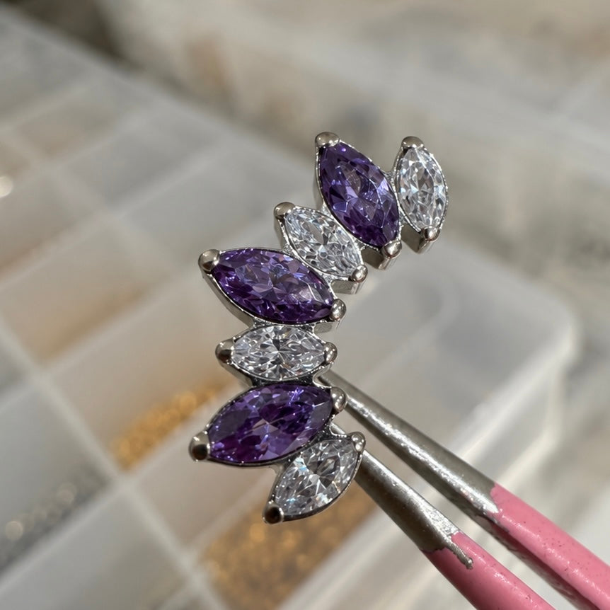 KOLCZYK DO PIERCINGU UCHA ,TYTANOWY CLUSTER Z CYRKONIAMI – SREBRNY