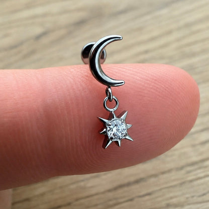 Tytanowy labret do piercingu ucha Księżyc z zawieszką Gwiazda – srebrny