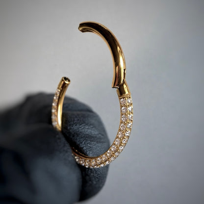 Kolczyk do piercingu typu clicker z cyrkoniami – złoty