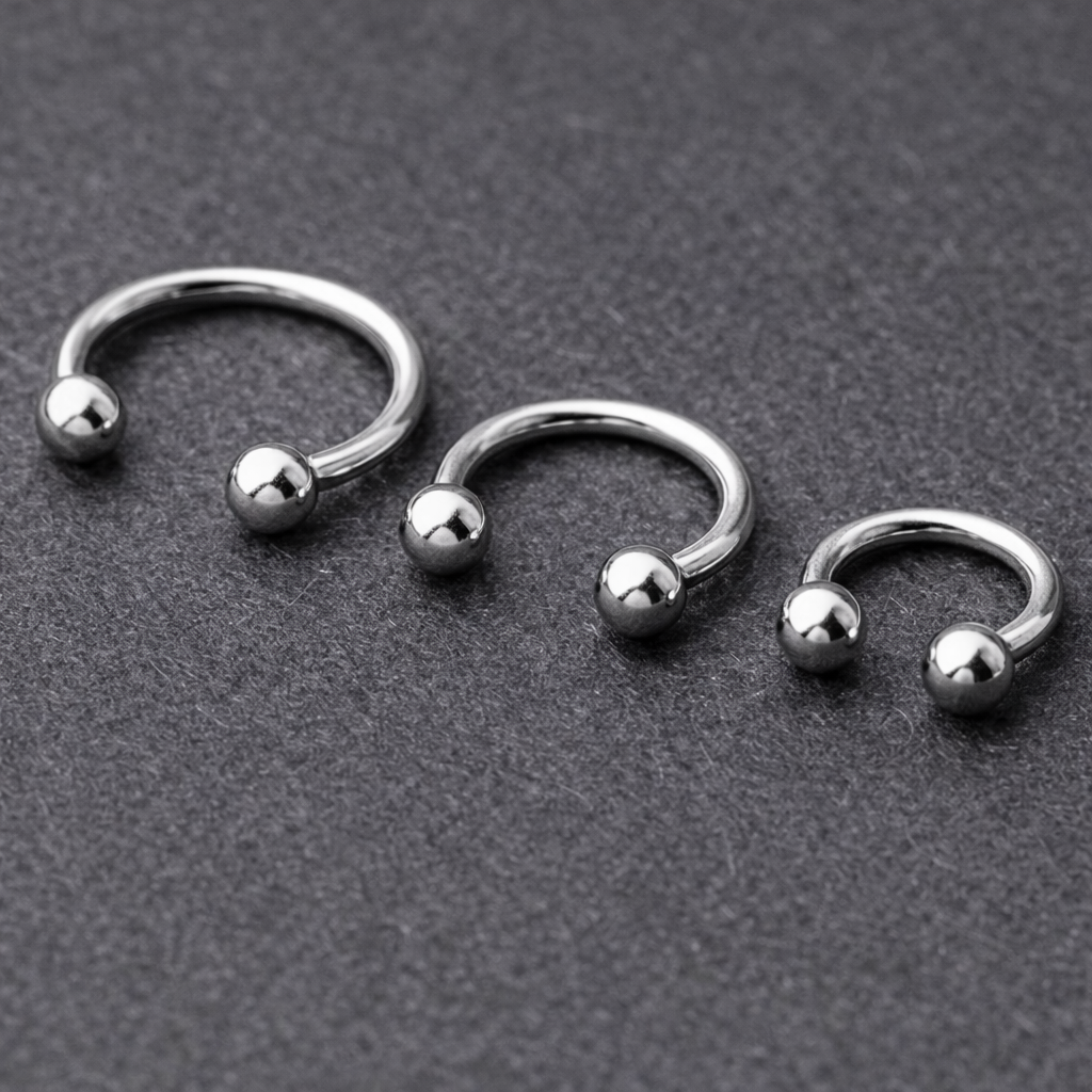 TYTANOWA PODKOWA Z DWOMA KULKAMI – GWINT WEWNĘTRZNY SREBRNA