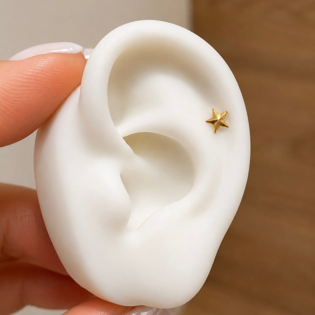 Kolczyk do piercingu ucha gwiazdka - tytanowy labret – złoty