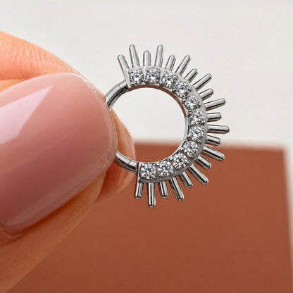 KOLCZYK DO PIERCINGU CLICKER SŁOŃCE Z CYRKONIAMI – SREBRNY