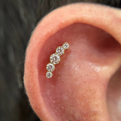 LABRET CLUSTER Z BIAŁYMI CYRKONIAMI -KOLCZYK DO PIERCINGU UCHA