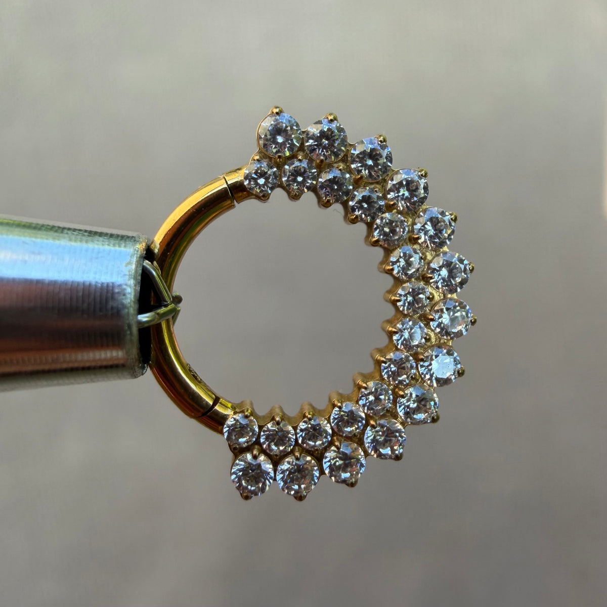 Kolczyk PIERCING  tytanowy CLICKER złoty z cyrkoniami w dwóch rzędach