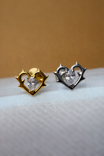 Tytanowy labret G23 w kształcie serca z cyrkonią – zloty kolczyk do piercingu