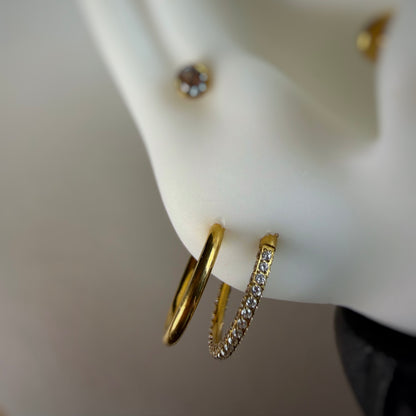 Kolczyk do piercingu typu clicker z cyrkoniami – złoty