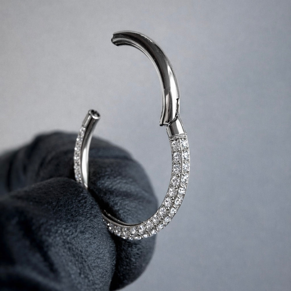 Kolczyk do piercingu typu clicker z cyrkoniami – srebrny