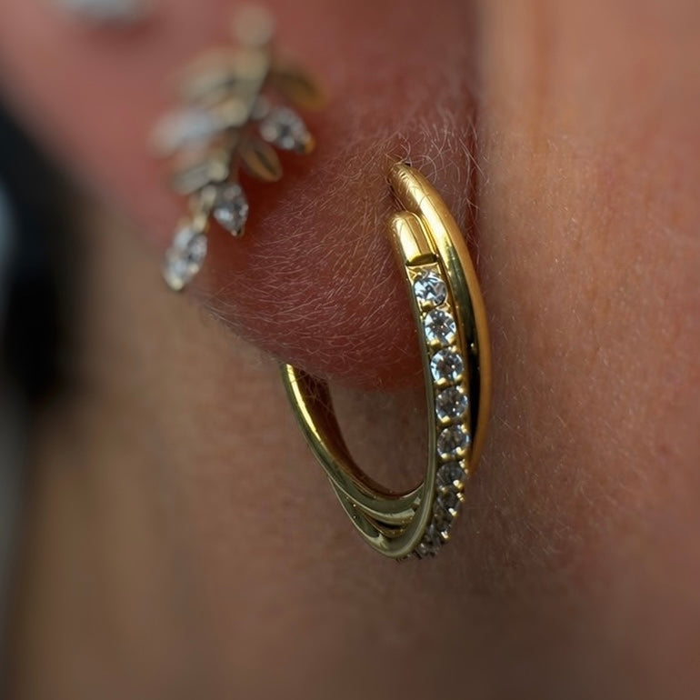 TYTANOWE KÓŁKO CLICKER Z CYRKONIAMI DO PIERCINGU UCHA –ZŁOTE