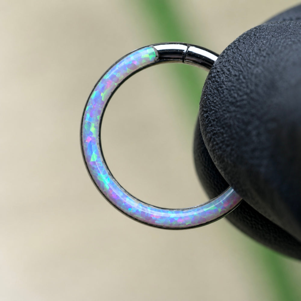 Tytanowe kółko clicker z  opalem  - kolczyk do piercingu ucha i nosa