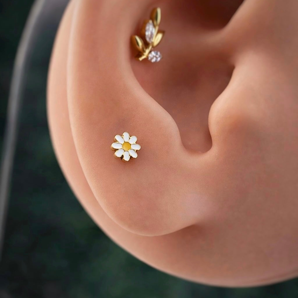 KOLCZYK DO PIERCINGU UCHA LABRET STOKROTKA Z CYRKONIĄ, ZŁOTY