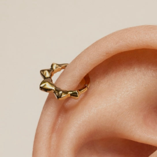 KOLCZYK CLICKER DO PIERCINGU UCHA Z MOTYWEM SERC  ZŁOTY