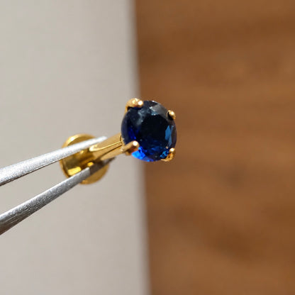 Tytanowy labret z kolorową cyrkonią – kolczyk do piercingu ucha – złoty