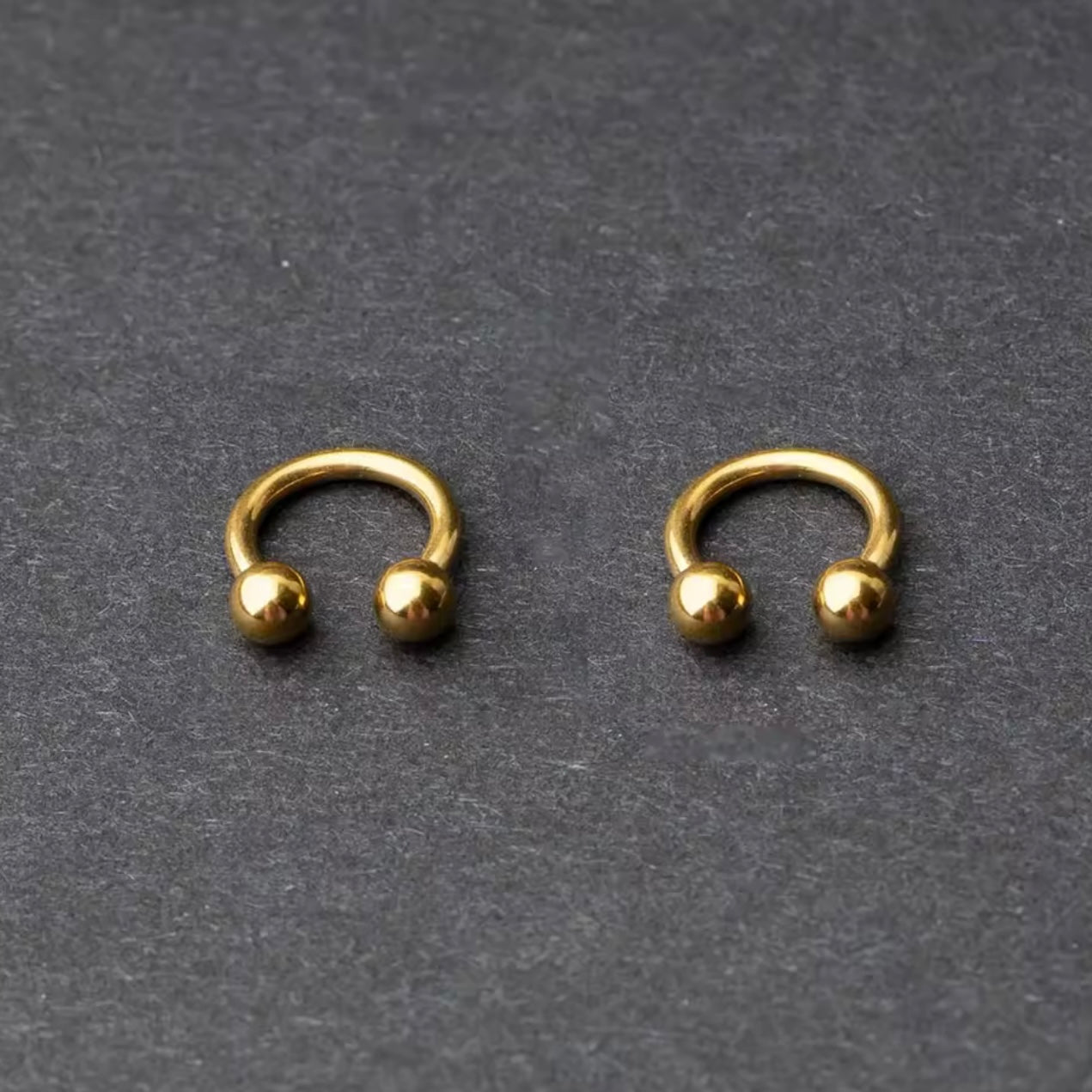 TYTANOWA PODKOWA Z DWOMA KULKAMI – GWINT ZEWNĘTRZNY ZŁOTA