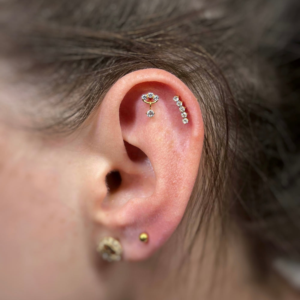 TYTANOWY LABRET Z CYRKONIAMI I ZAWIESZKĄ - KOLCZYK DO PIERCINGU UCHA ZŁOTY