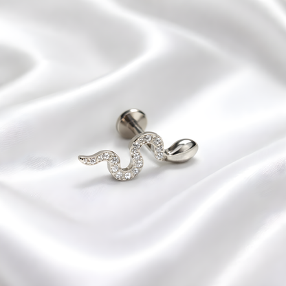 TYTANOWY KOLCZYK LABRET SREBRNY WĄŻ Z BIAŁYMI CYRKONIAMI