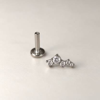 Tytanowy labret Cluster do piercingu ucha z białymi cyrkoniami, srebrny