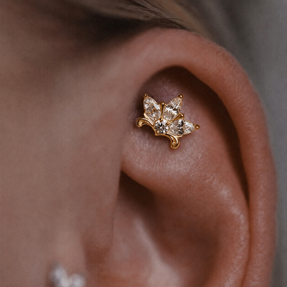 TYTANOWY KOLCZYK DO PIERCINGU UCHA – LABRET KWIAT Z CYRKONIAMI – ZŁOTY