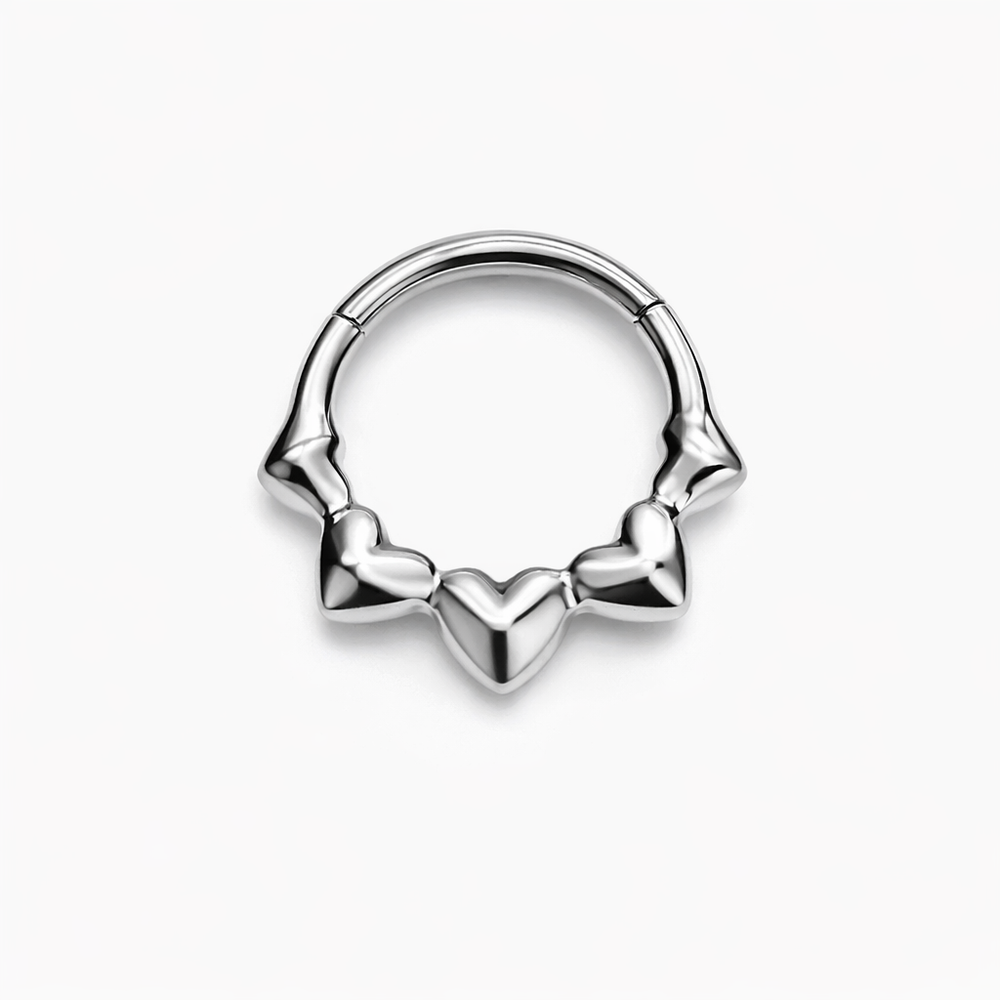 KOLCZYK CLICKER DO PIERCINGU UCHA Z MOTYWEM SERC  SREBRNY