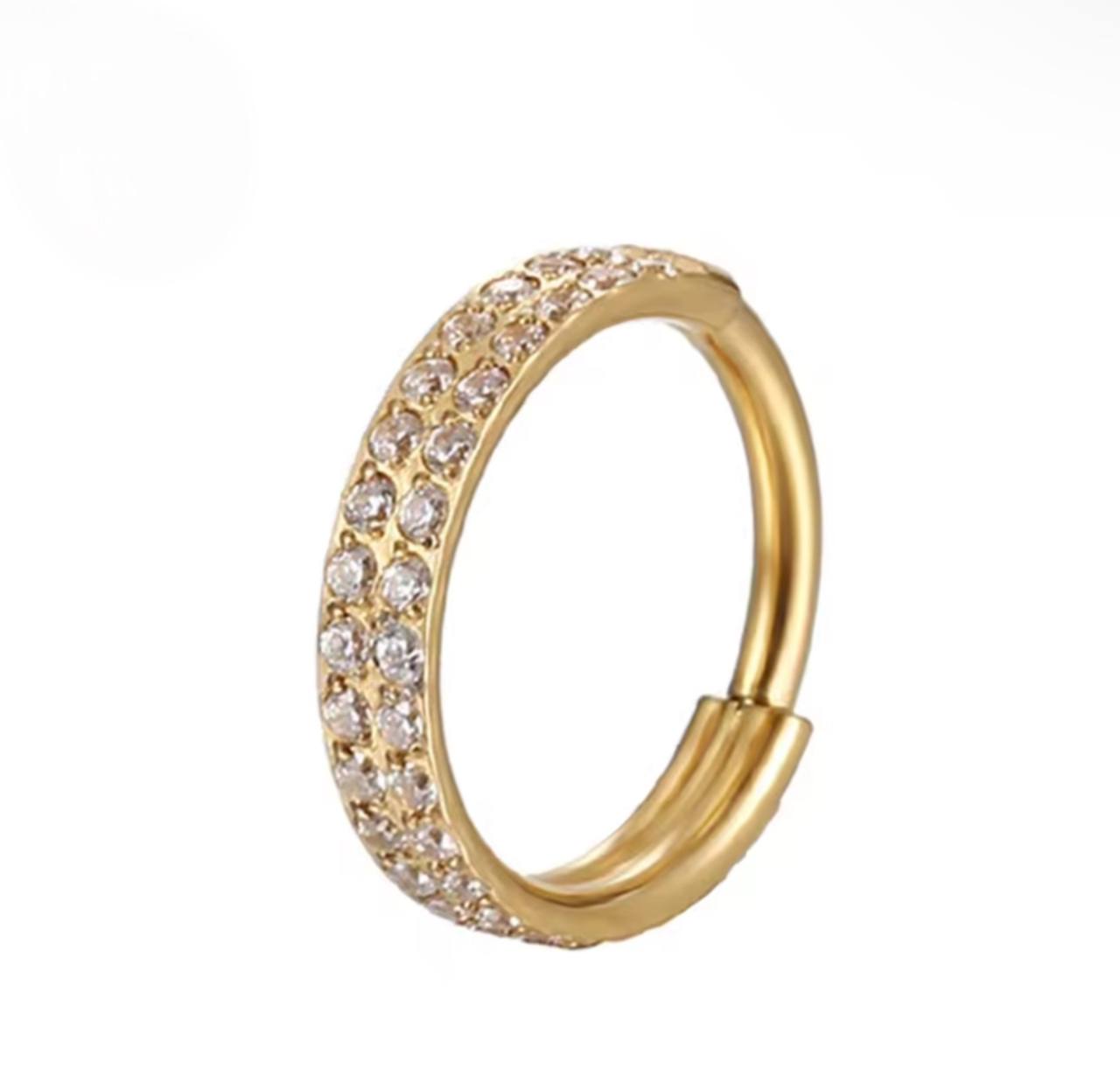 Złoty tytanowy clicker G23 z podwójnym rzędem cyrkonii – kolczyk do piercingu ucha