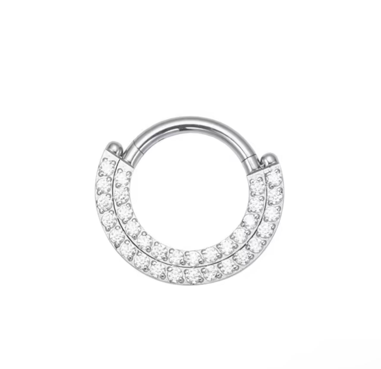 Tytanowy clicker srebny  podwójny  cyrkoniami – kolczyk do piercingu ucha