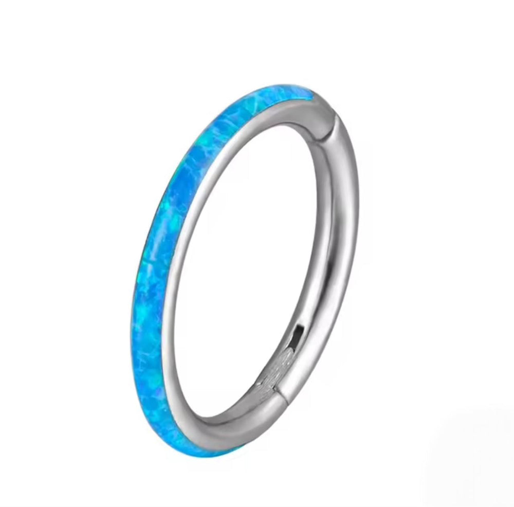 Tytanowy clicker srebrny  z niebieskim opalem – kolczyk do piercingu ucha i nosa