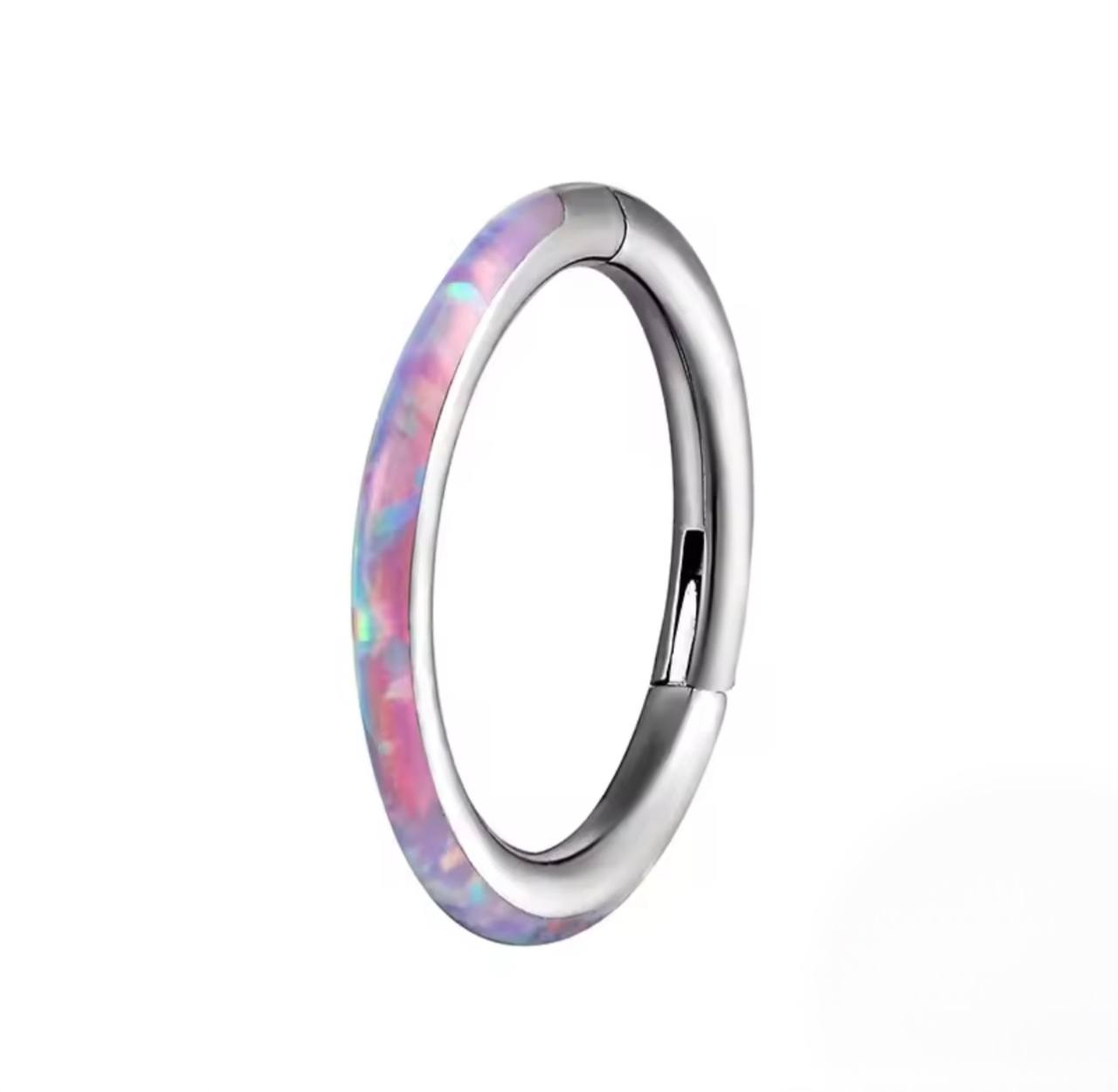 Tytanowy clicker srebrny  z niebieskim opalem – kolczyk do piercingu ucha i nosa