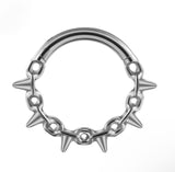 Kolczyk do piercingu – tytanowe kółko clicker z łańcuszkiem i kolcami – srebrne