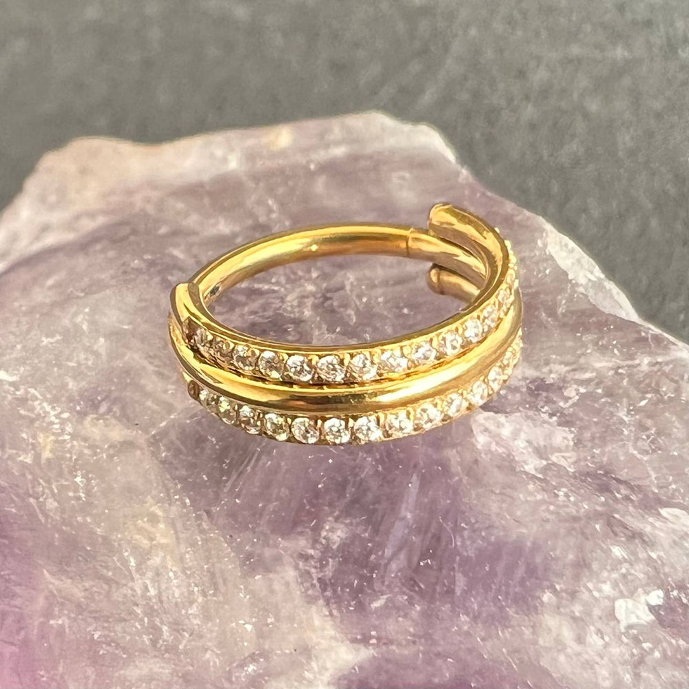 Tytanowy kolczyk clicker   z podwójnym rzędem cyrkonii – kółko do piercingu ucha Złoty