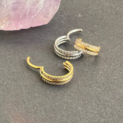 Tytanowy kolczyk clicker   z podwójnym rzędem cyrkonii – kółko do piercingu ucha  Srebrny