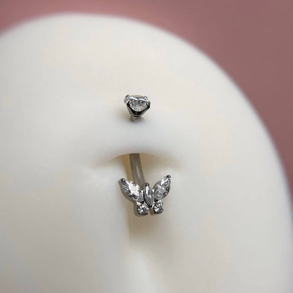 Tytanowy kolczyk do pępka – banan z białymi kryształkami