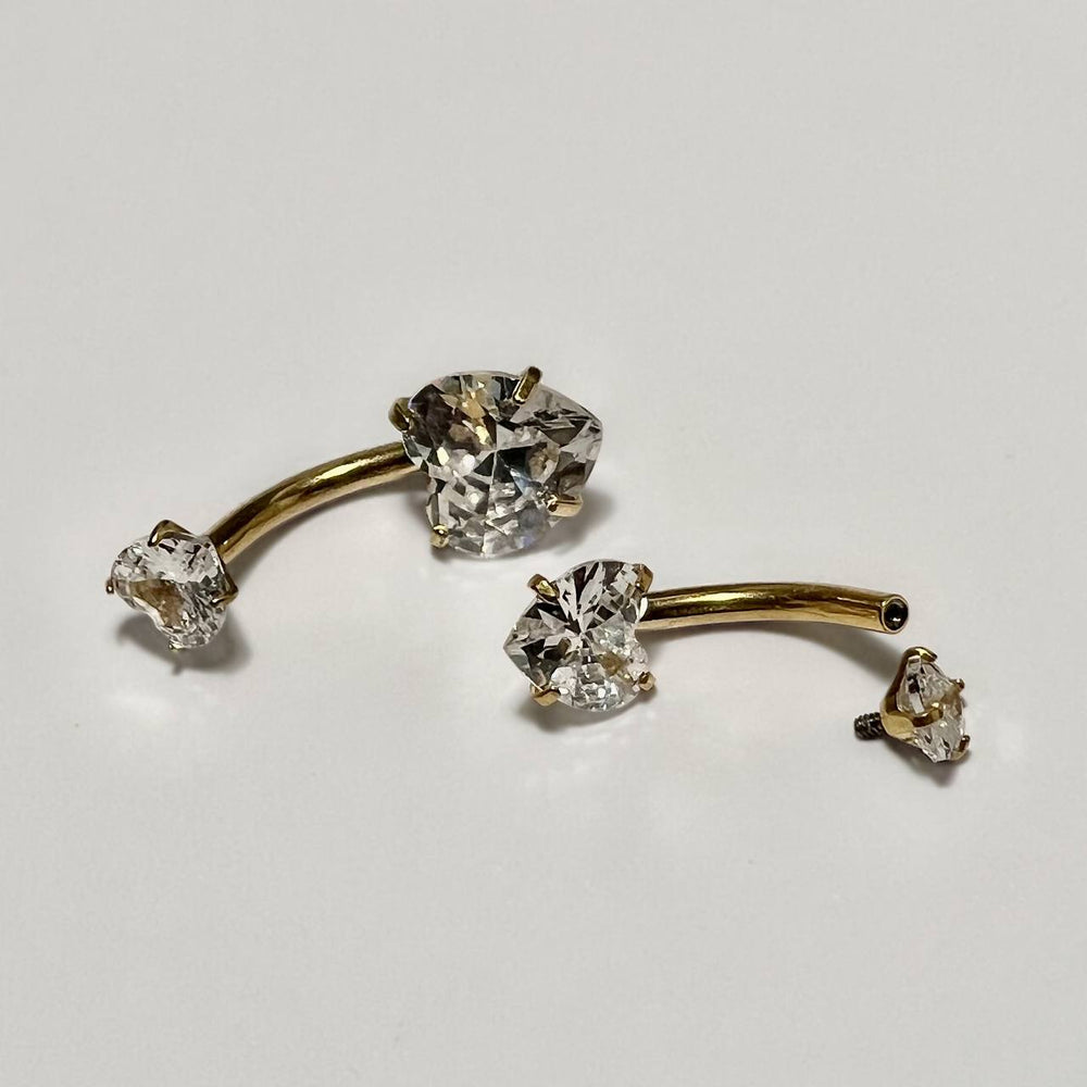 Tytanowy  kolczyk do pępka  z dwoma cyrkoniami SERCE  Złoty