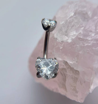 Tytanowy  kolczyk do pępka  z dwoma cyrkoniami SERCE Srebrny