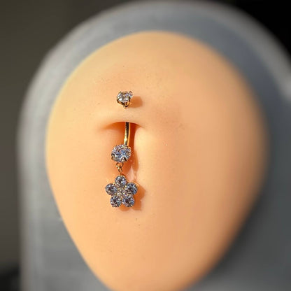 Tytanowy kolczyk do pępka złoty kwiat z białymi cyrkoniami