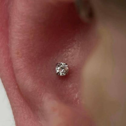 Tytanowy Srebrny  kolczyk LABRET z cyrkonią – G23