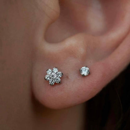 Tytanowy Srebrny  kolczyk LABRET z cyrkonią – G23