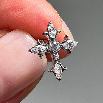 Kolczyk LABRET tytanowy krzyż z cyrkoniami Srebrny