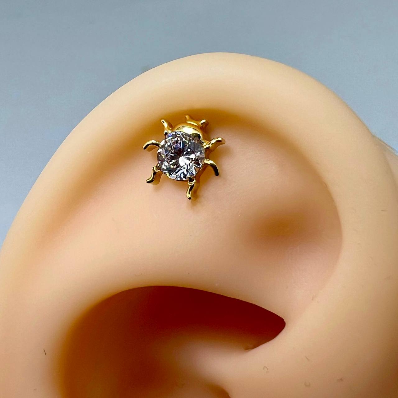 Kolczyk do piercingu Pająk z cyrkonią – tytan ASTM F-136 srebrny labret