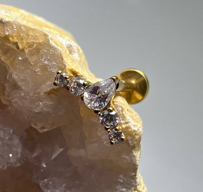 Złoty kolczyk do piercingu z cyrkonią w kształcie łezki