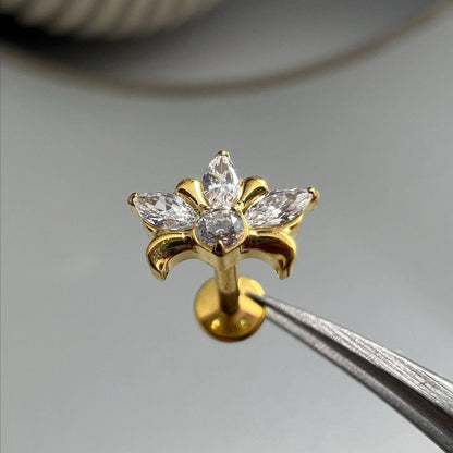 Kolczyk labret do piercingu – złoty kwiat z cyrkoniami