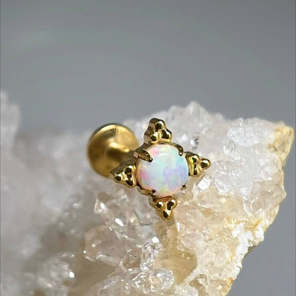 Kolczyk labret do piercingu – złoty  z opalem